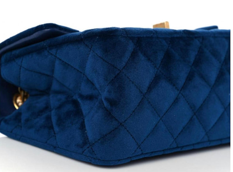 Chanel 19A Paris-Egypt MINI BLUE VELVET QUILTED 2.55 Reissue 224 flap bag Navy blue Gold hardware
