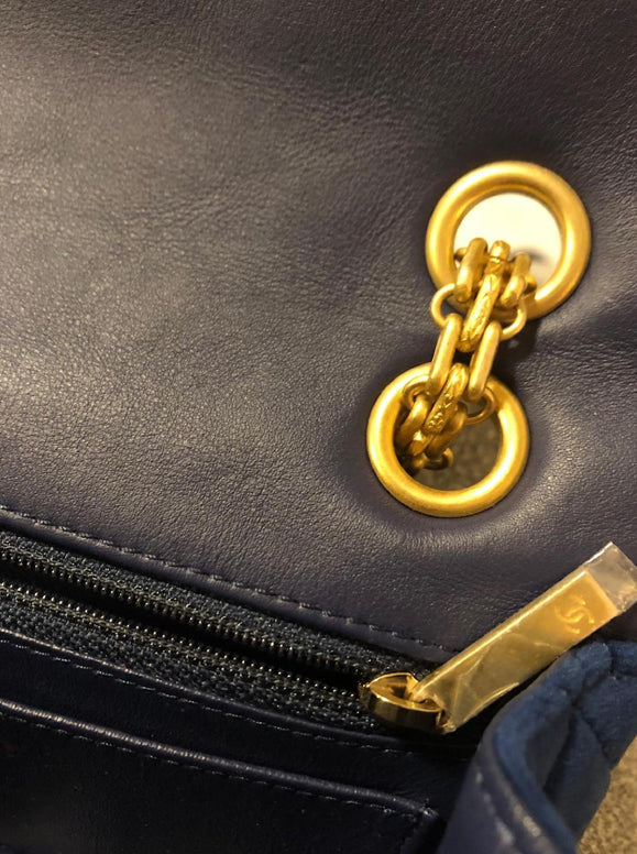 Chanel 19A Paris-Egypt MINI BLUE VELVET QUILTED 2.55 Reissue 224 flap bag Navy blue Gold hardware