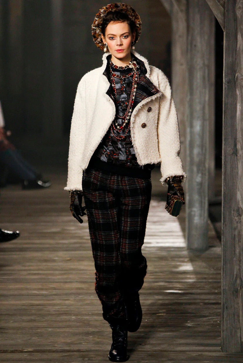 CHANEL 13A PARIS EDINBURGH ECRU TWEED JACKET GRIPOIX BUTTONS FR 44