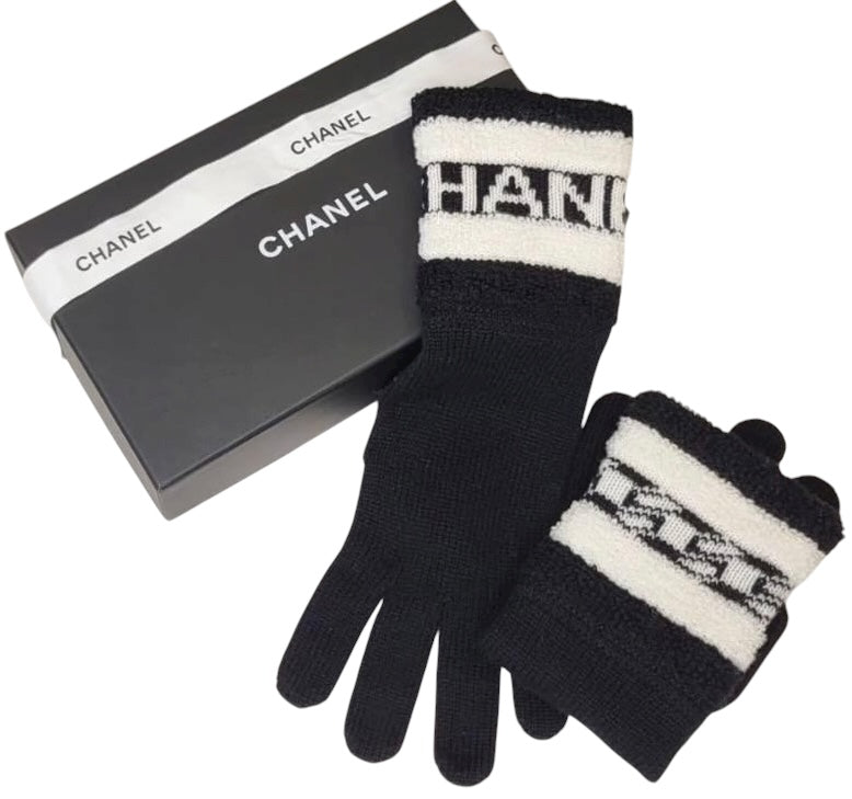 Chanel 20K Limited Edition CC Black Ecru Cashmere Logo Gloves