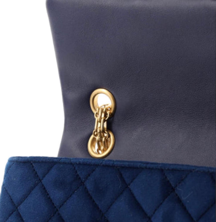Chanel 19A Paris-Egypt MINI BLUE VELVET QUILTED 2.55 Reissue 224 flap bag Navy blue Gold hardware