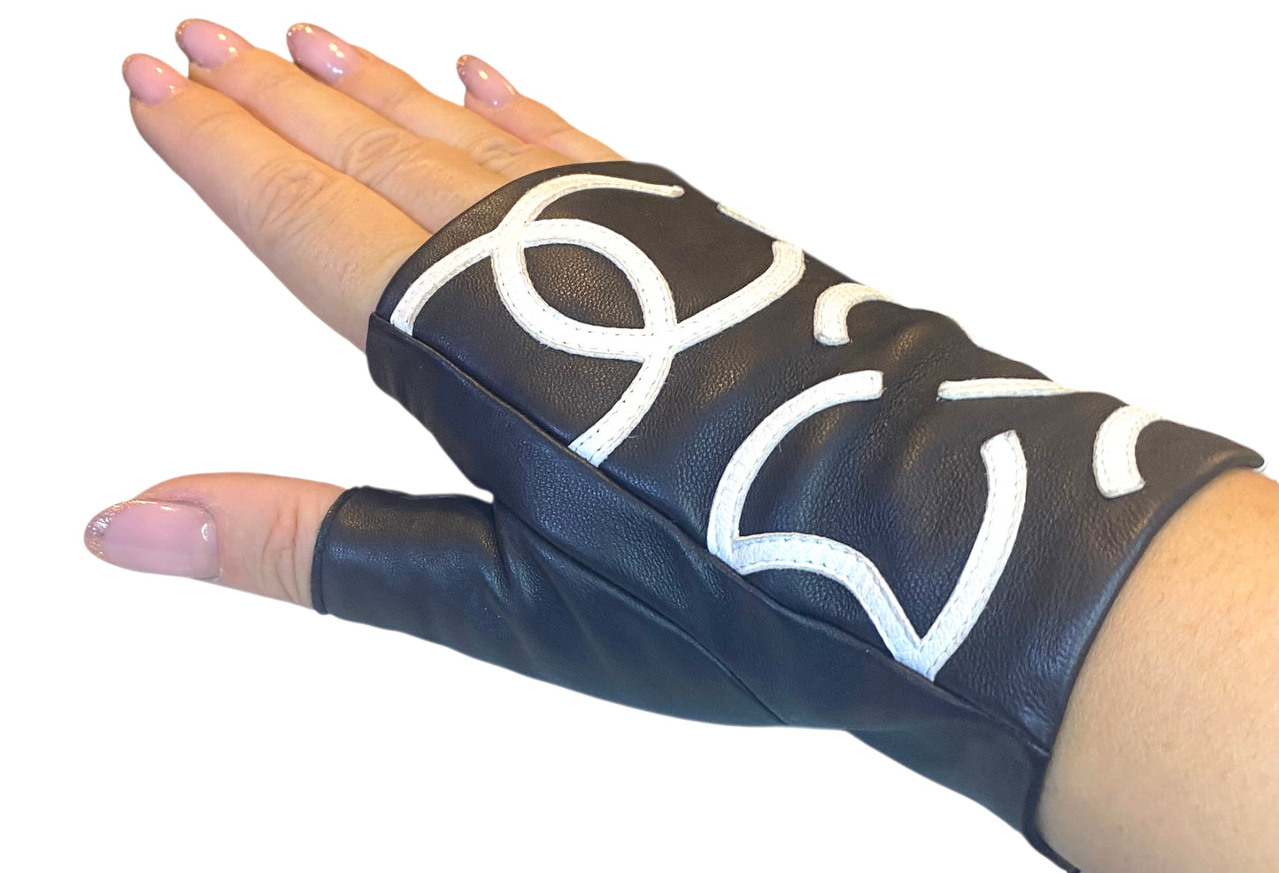 Chanel 22S All Over CC Logo Leather Black White Fingerless Gloves 7.5