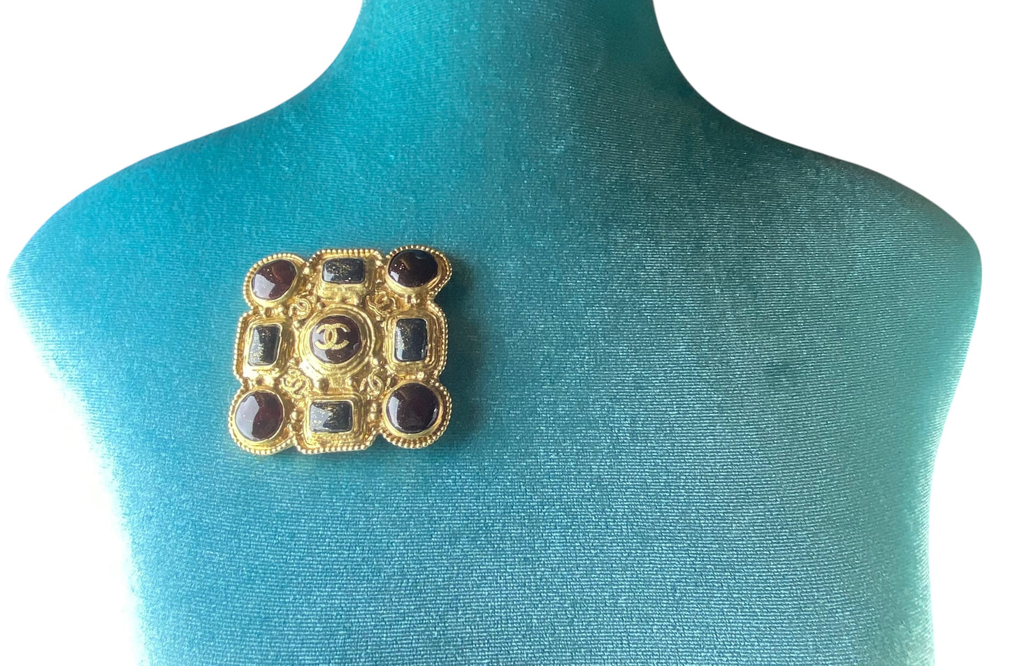Chanel 11A Paris Byzance Gripoix Large Gold Brooch Pendant