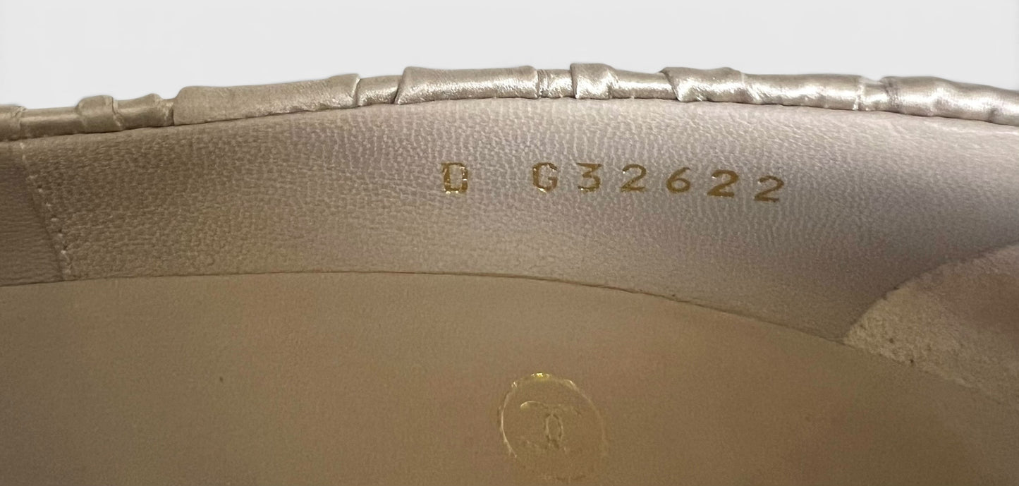 Chanel 17A Pearl Champaign Beige Rutched Satin Silk CC Pump Heels EU 37