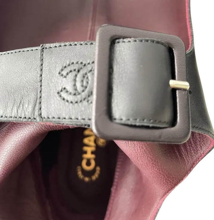 Chanel 07A Runway Black Leather Gladiator Buckle Knee High Riding Boots EU 39.5