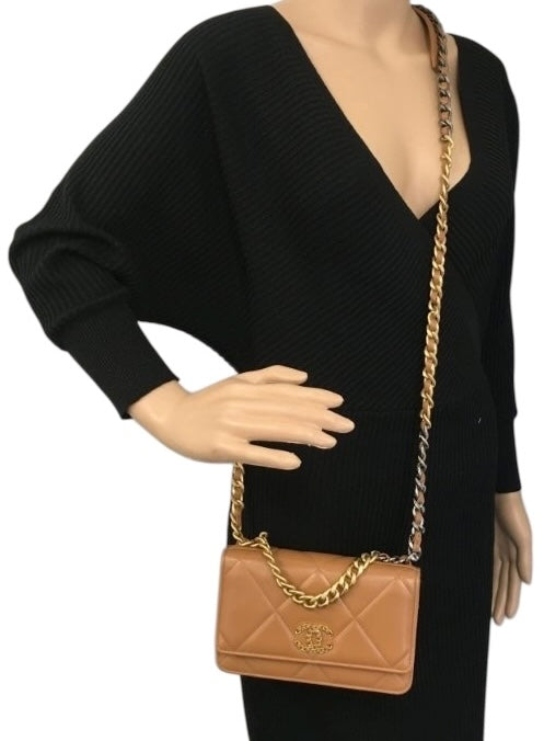 Chanel 19 Caramel Lambskin 21P
Wallet On Chain WOC Mixed Metal Hardware