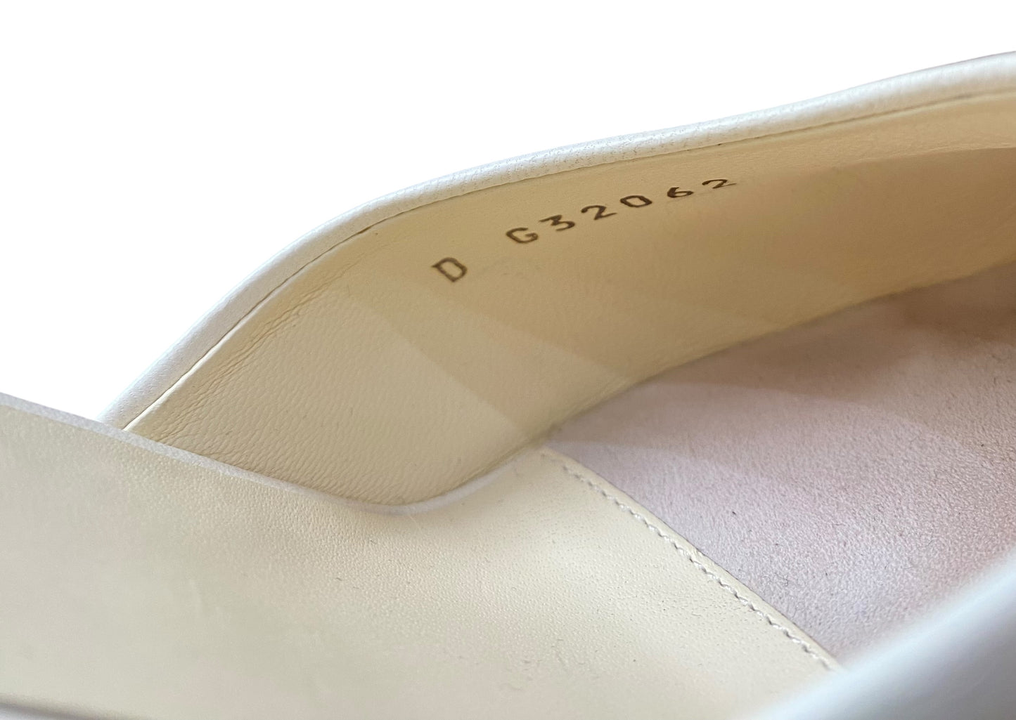 Chanel 16A Paris-Rome Ivory Black Leather Serpent Mules EU 38.5C