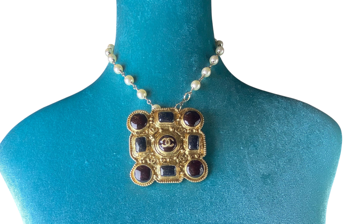 Chanel 11A Paris Byzance Gripoix Large Gold Brooch Pendant