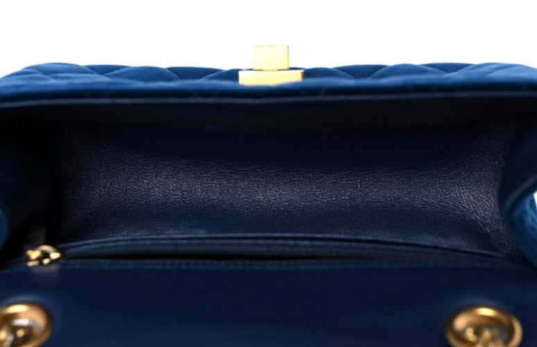 Chanel 19A Paris-Egypt MINI BLUE VELVET QUILTED 2.55 Reissue 224 flap bag Navy blue Gold hardware