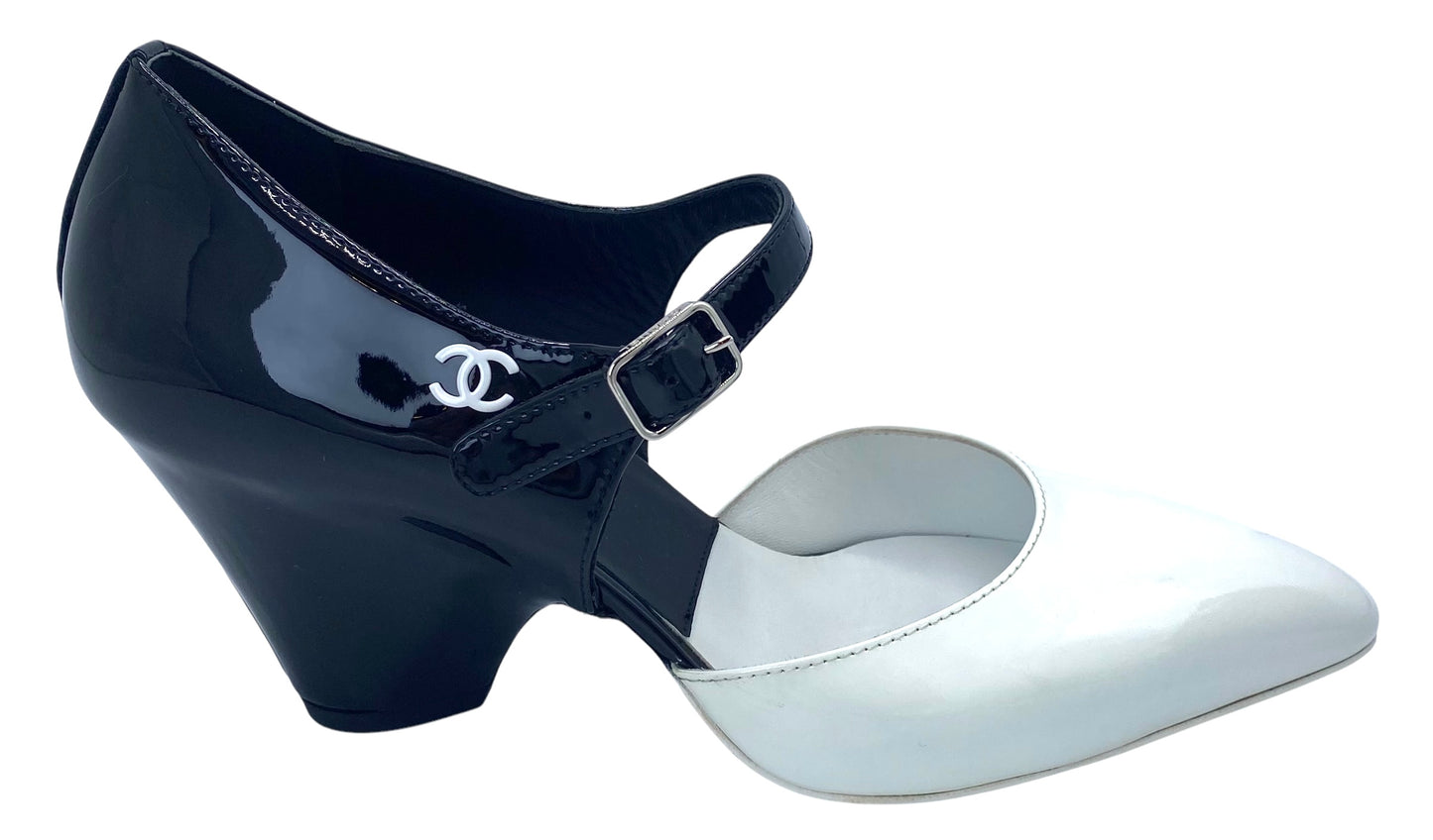 New Unworn Chanel 20C White Black Patent D'Orsay Mary Jane Heels EU 38.5C