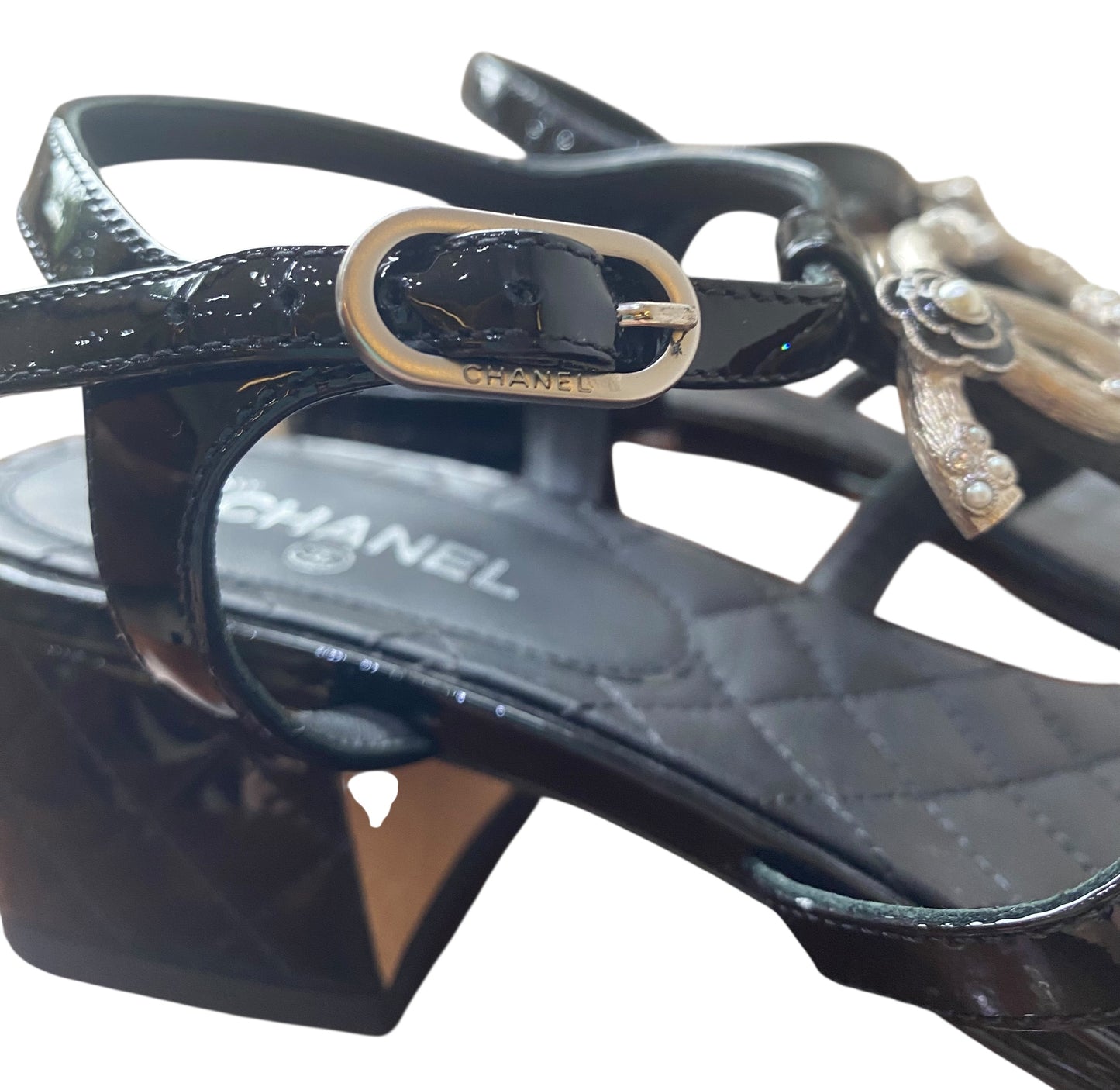 Chanel 2022 Black Patent CC Logo Thong Sandals EU 38.5