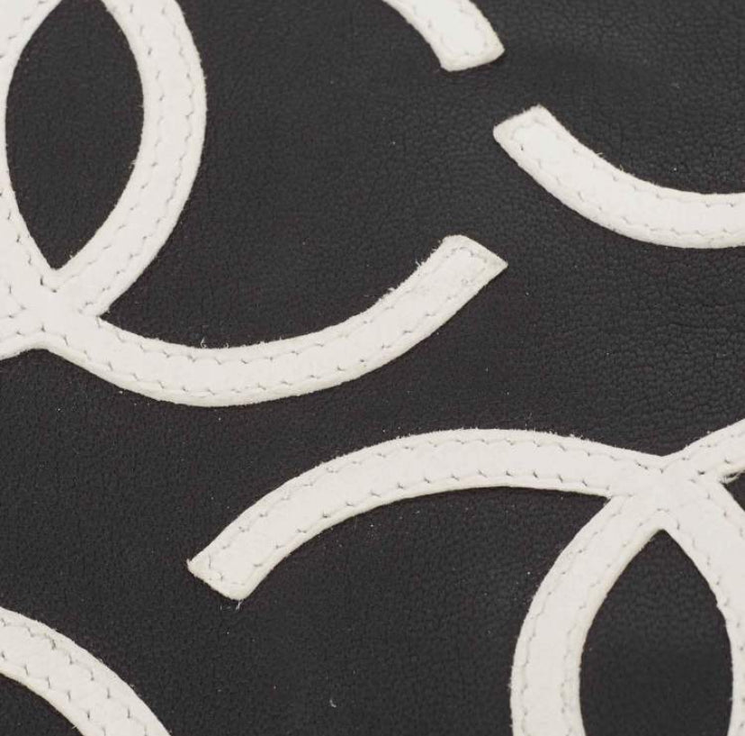 Chanel 22S All Over CC Logo Leather Black White Fingerless Gloves 7.5