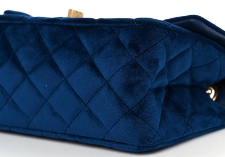 Chanel 19A Paris-Egypt MINI BLUE VELVET QUILTED 2.55 Reissue 224 flap bag Navy blue Gold hardware