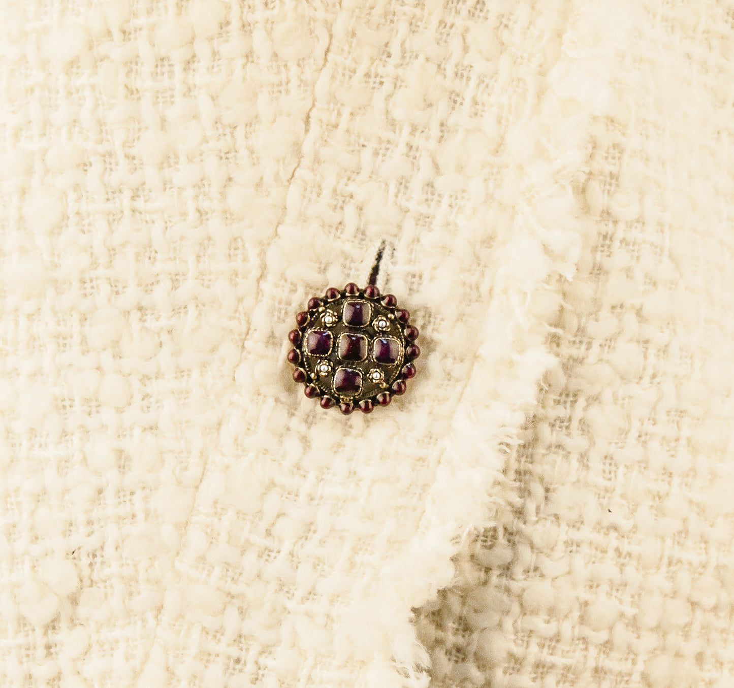 CHANEL 13A PARIS EDINBURGH ECRU TWEED JACKET GRIPOIX BUTTONS FR 44
