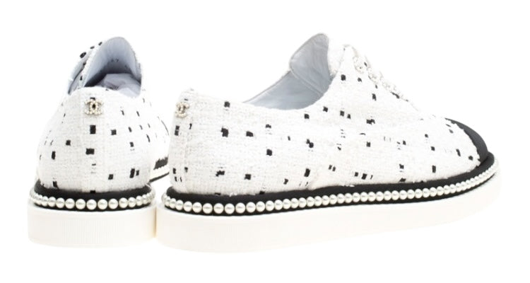 CHANEL 2017 BLACK WHITE TWEED PEARL TRIM LACE UP OXFORD SNEAKER FLATS EU 38.5