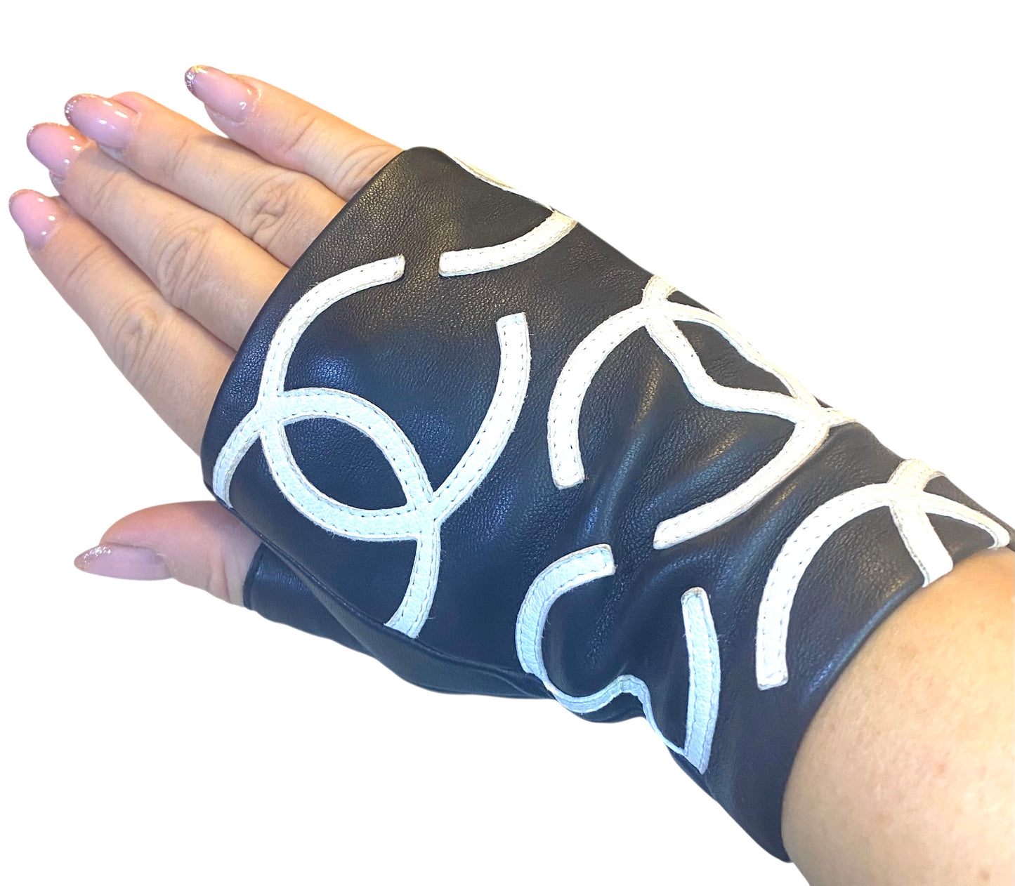 Chanel 22S All Over CC Logo Leather Black White Fingerless Gloves 7.5