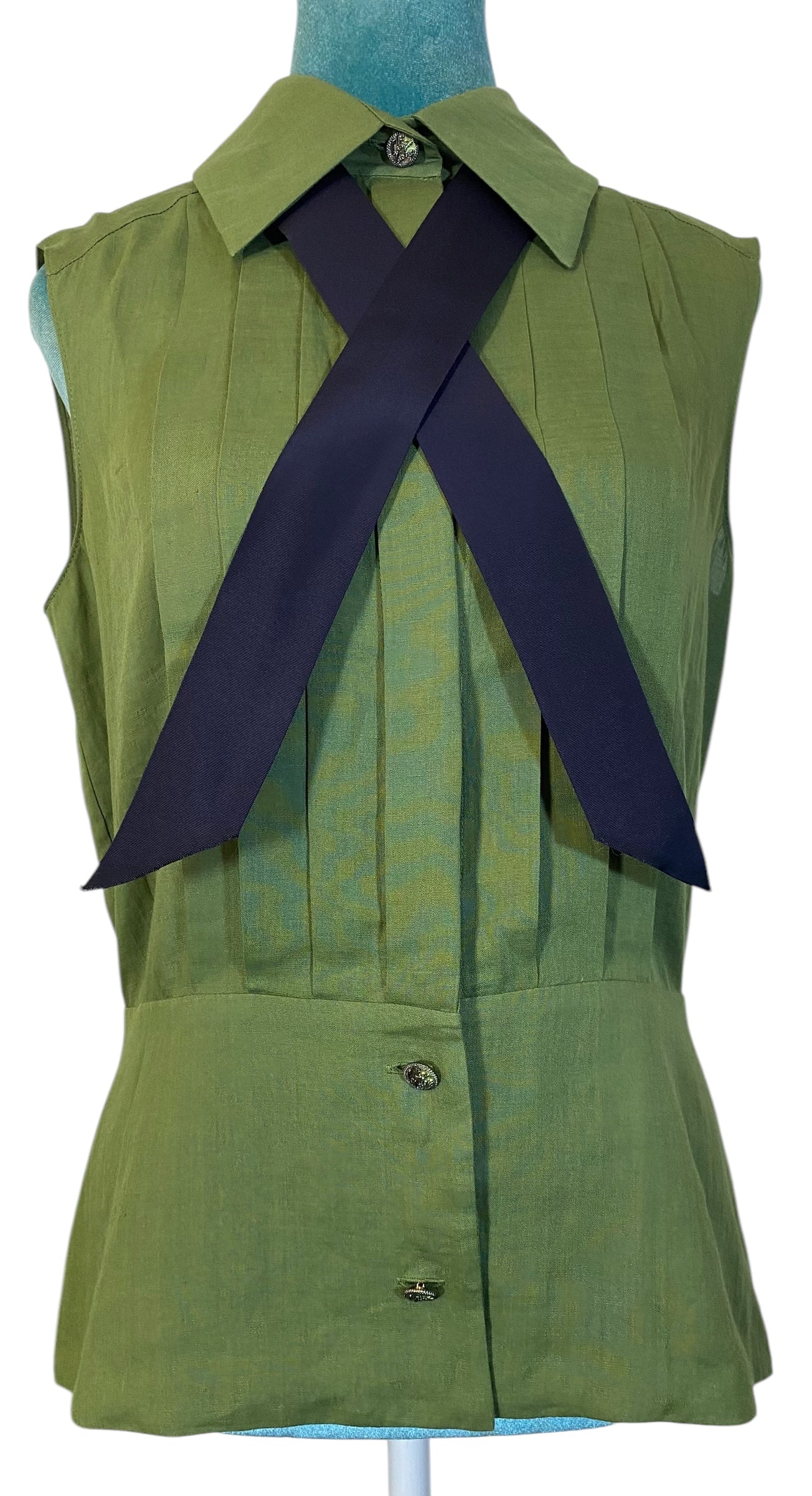 CHANEL 17C RUNWAY PLEATED GREEN LINEN SLEEVELESS BOW BLOUSE TOP FR 40