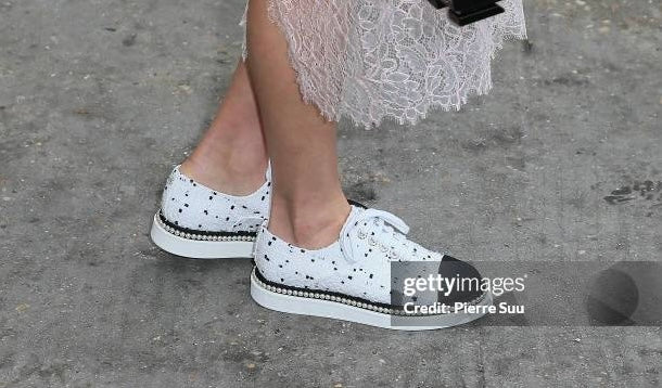 CHANEL 2017 BLACK WHITE TWEED PEARL TRIM LACE UP OXFORD SNEAKER FLATS EU 38.5