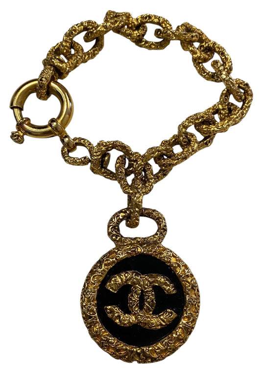 Chanel 93A Large Gold Black Metal Medallion CC Florentine Chain Link Bracelet