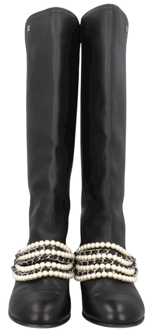 CHANEL 18A HAMBURG BLACK LEATHER PEARL CHAIN RIDING KNEE HIGH BOOTS EU 41