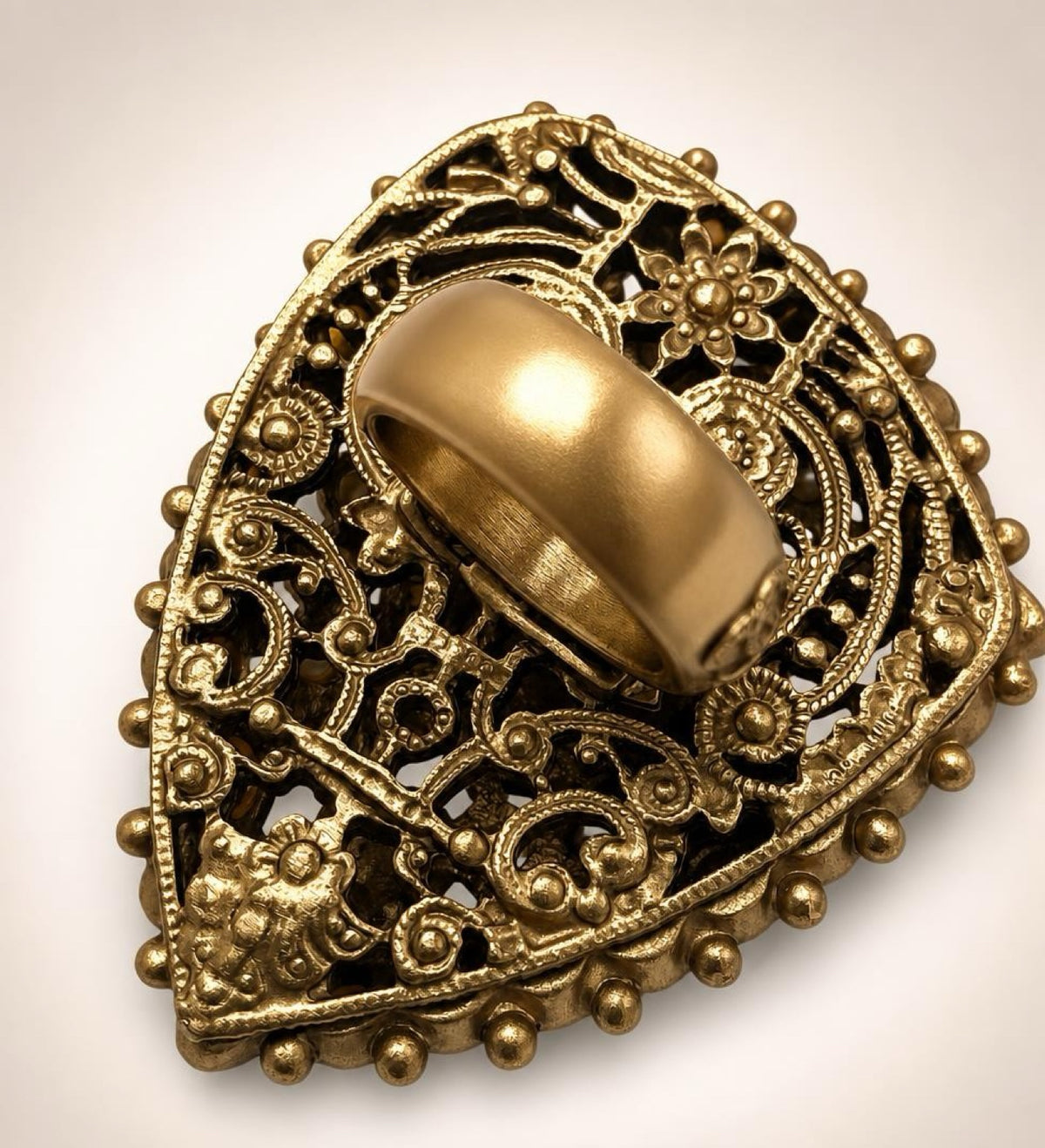 Rare XL 11C Saint Tropez Runway Gripoix Statement Ring Size US 6 EU 52