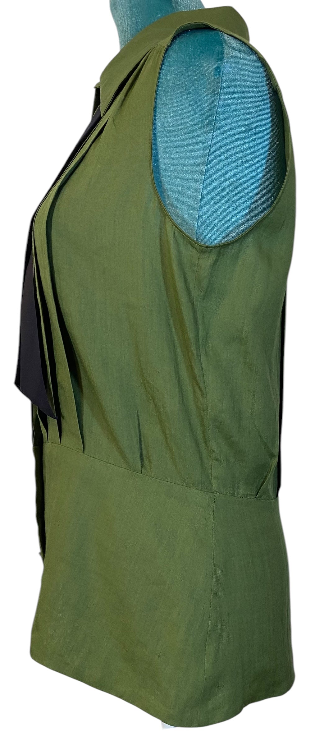 CHANEL 17C RUNWAY PLEATED GREEN LINEN SLEEVELESS BOW BLOUSE TOP FR 40