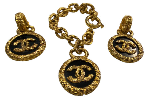 Chanel 93A Large Gold Metal Black Onyx Medallion CC Florentine Bracelet & Earrings SET