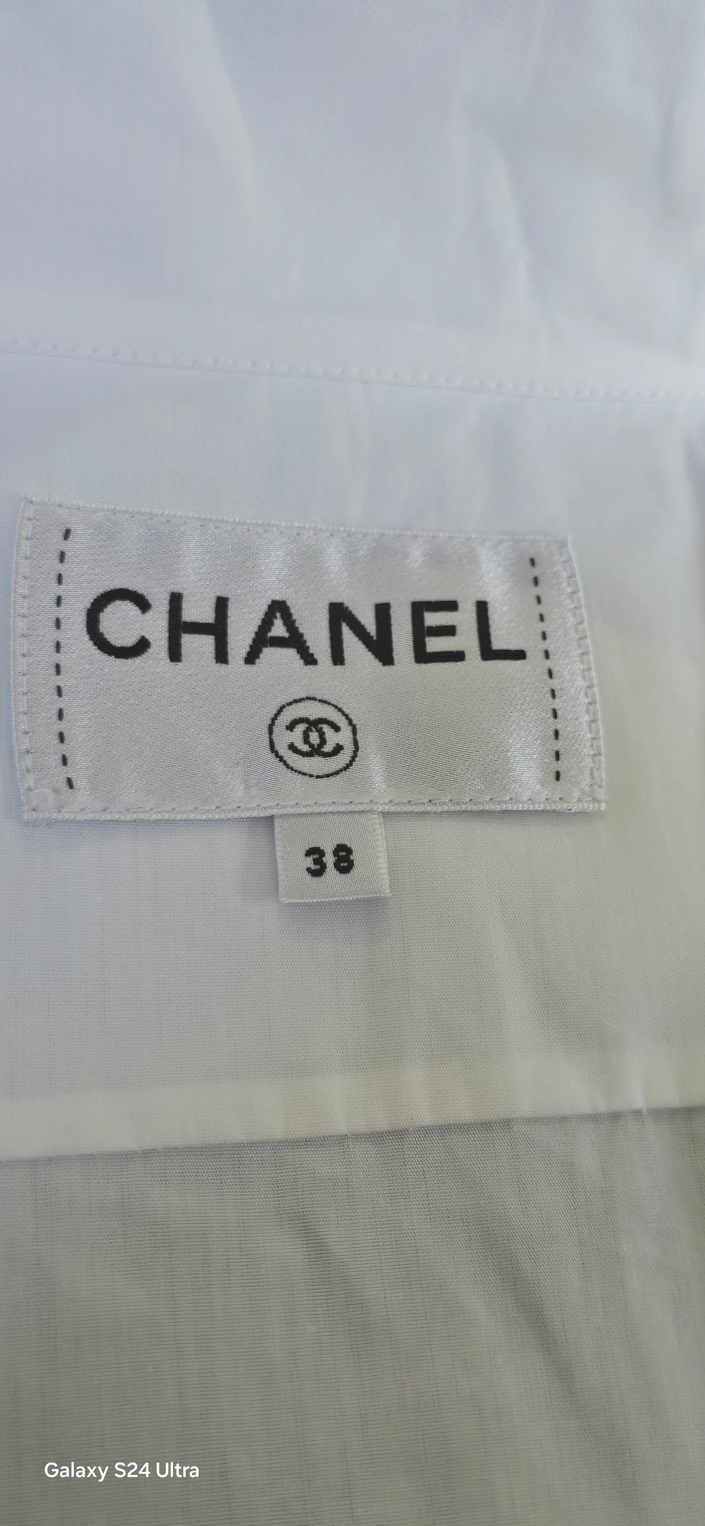 Chanel 2019 Logo Runway White Cropped Shirt Blouse FR 38