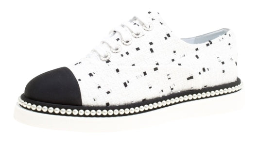 CHANEL 2017 BLACK WHITE TWEED PEARL TRIM LACE UP OXFORD SNEAKER FLATS EU 38.5