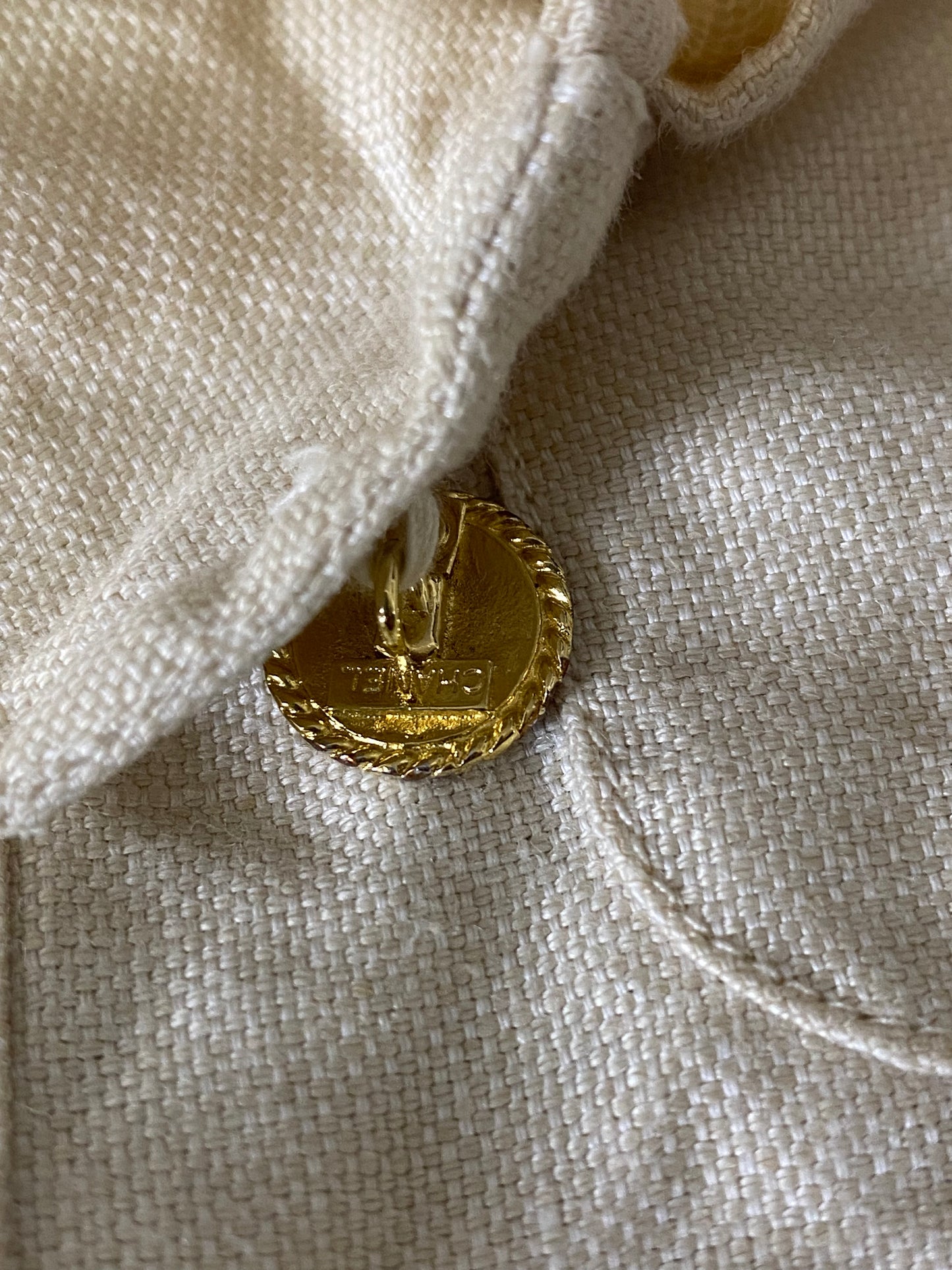 Chanel Vintage 1980s 18 Button Cream Linen Patch Pocket Jacket FR 40/42