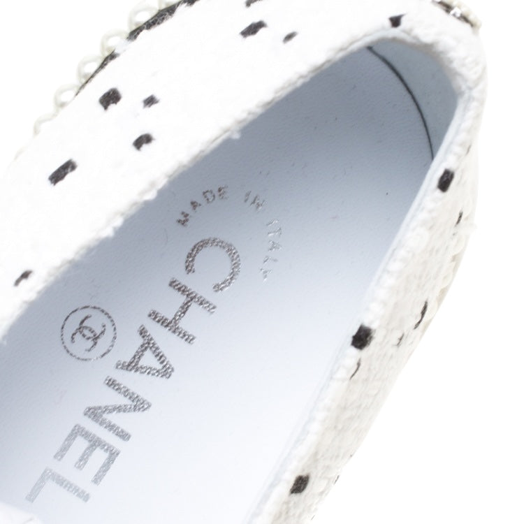 CHANEL 2017 BLACK WHITE TWEED PEARL TRIM LACE UP OXFORD SNEAKER FLATS EU 38.5
