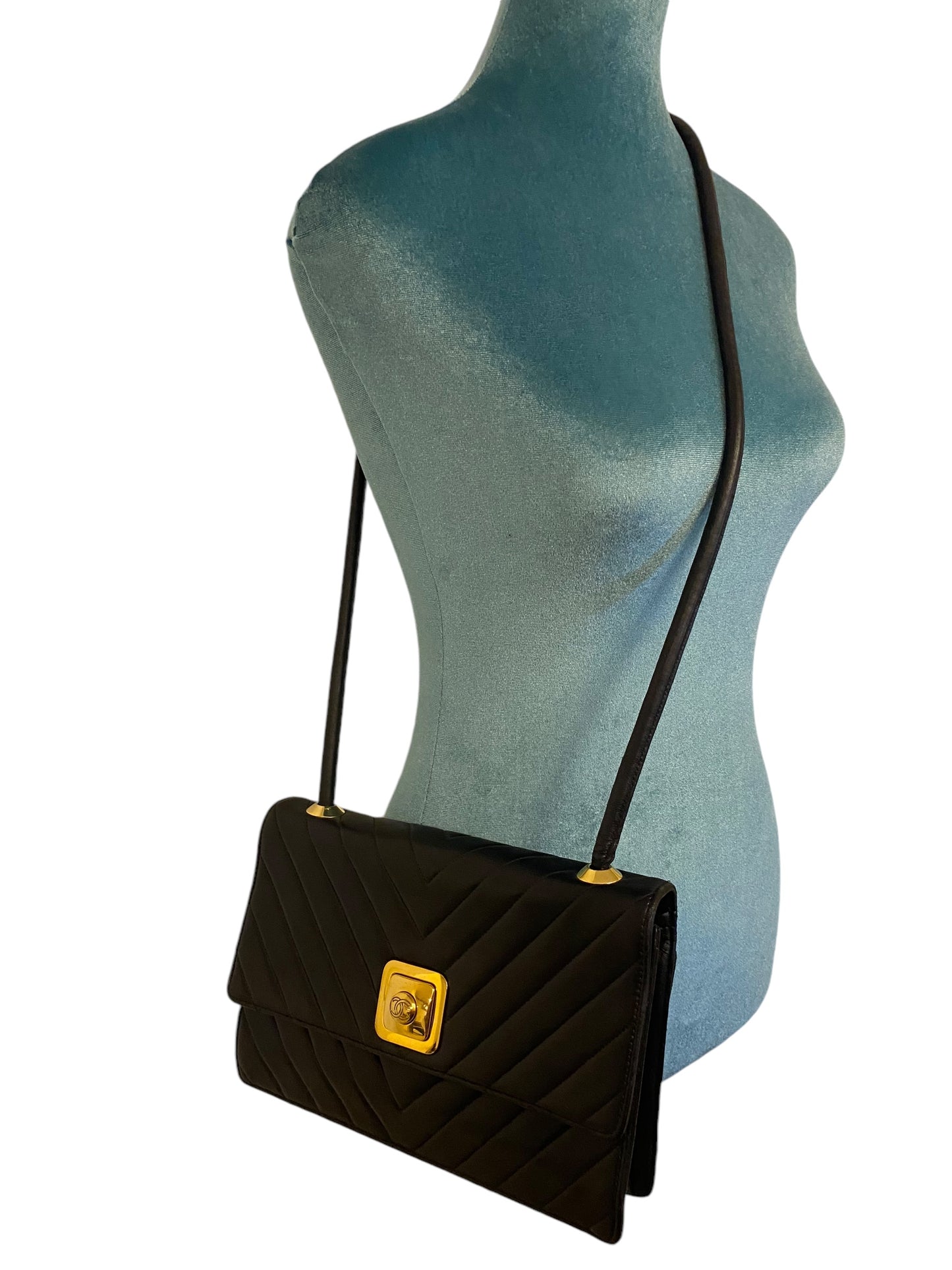 Chanel Vintage 90’s CC Medium Black Chevron Lambskin Crossbody Classic Flap Bag 24K Plated GHW