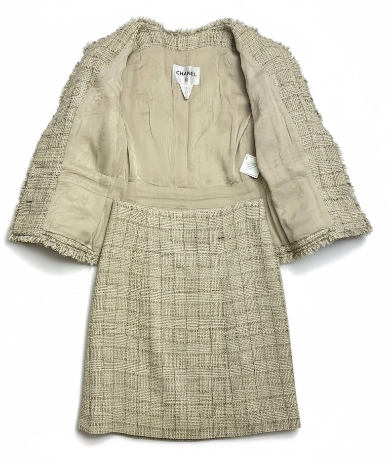 Chanel 10P Fantasy Tweed Beige Metallic Gold Jacket Skirt Suit Set FR 42/44
