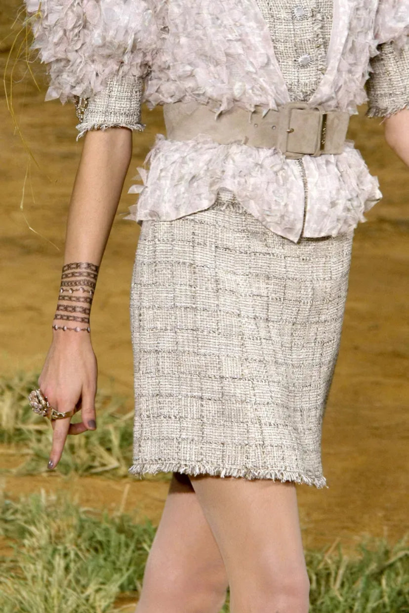 Chanel 10P Fantasy Tweed Beige Metallic Gold Jacket Skirt Suit Set FR 42/44