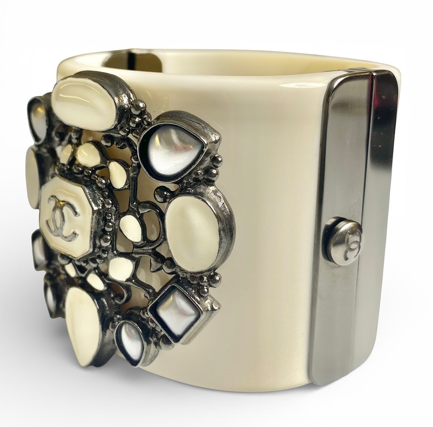 Rare Chanel 12A Paris Bombay Runway Ivory Statement Cuff Bracelet Bangle