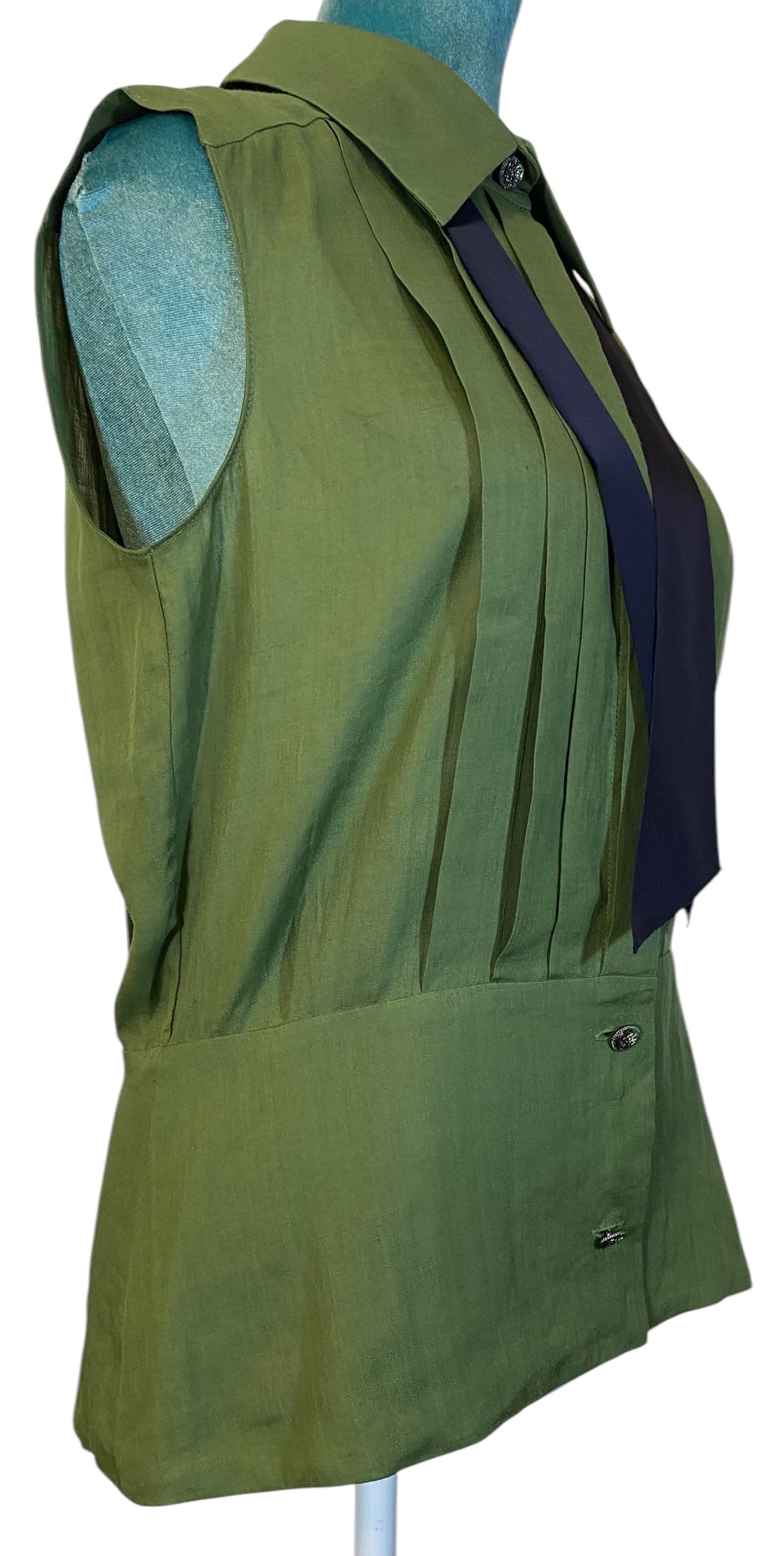 CHANEL 17C RUNWAY PLEATED GREEN LINEN SLEEVELESS BOW BLOUSE TOP FR 40