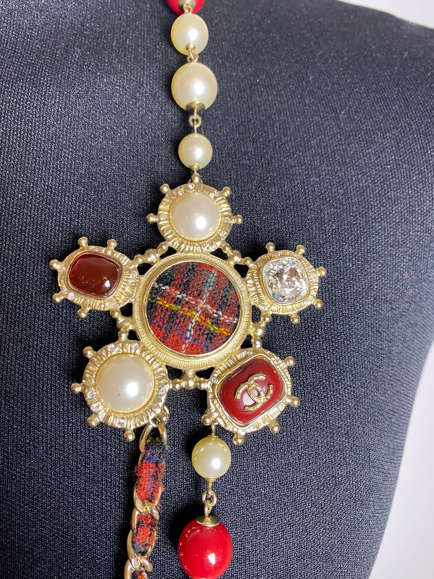 Chanel 13A Paris-Edinburgh Double Strand Red Gold Large CC Tweed Pearl Necklace Belt
