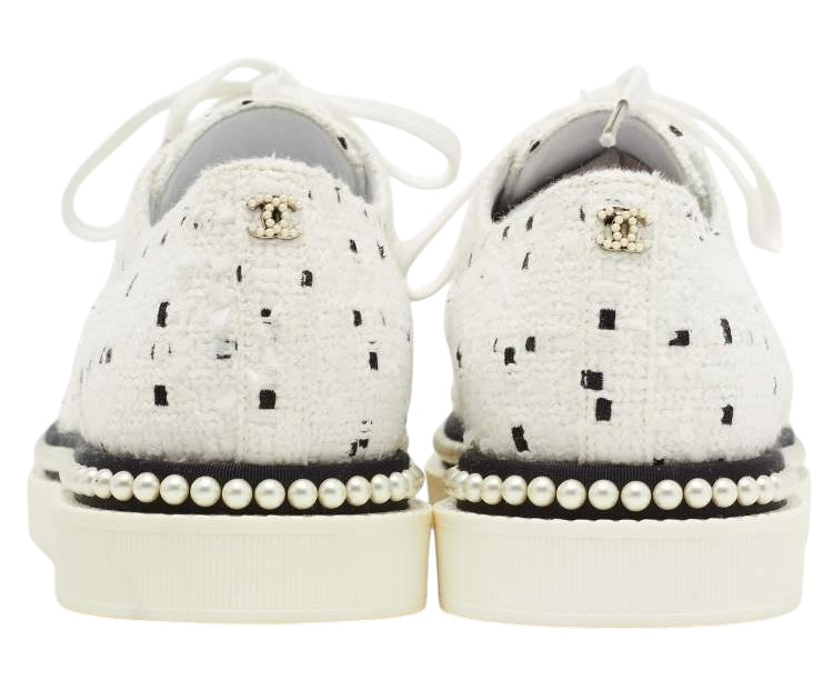 CHANEL 2017 BLACK WHITE TWEED PEARL TRIM LACE UP OXFORD SNEAKER FLATS EU 38.5
