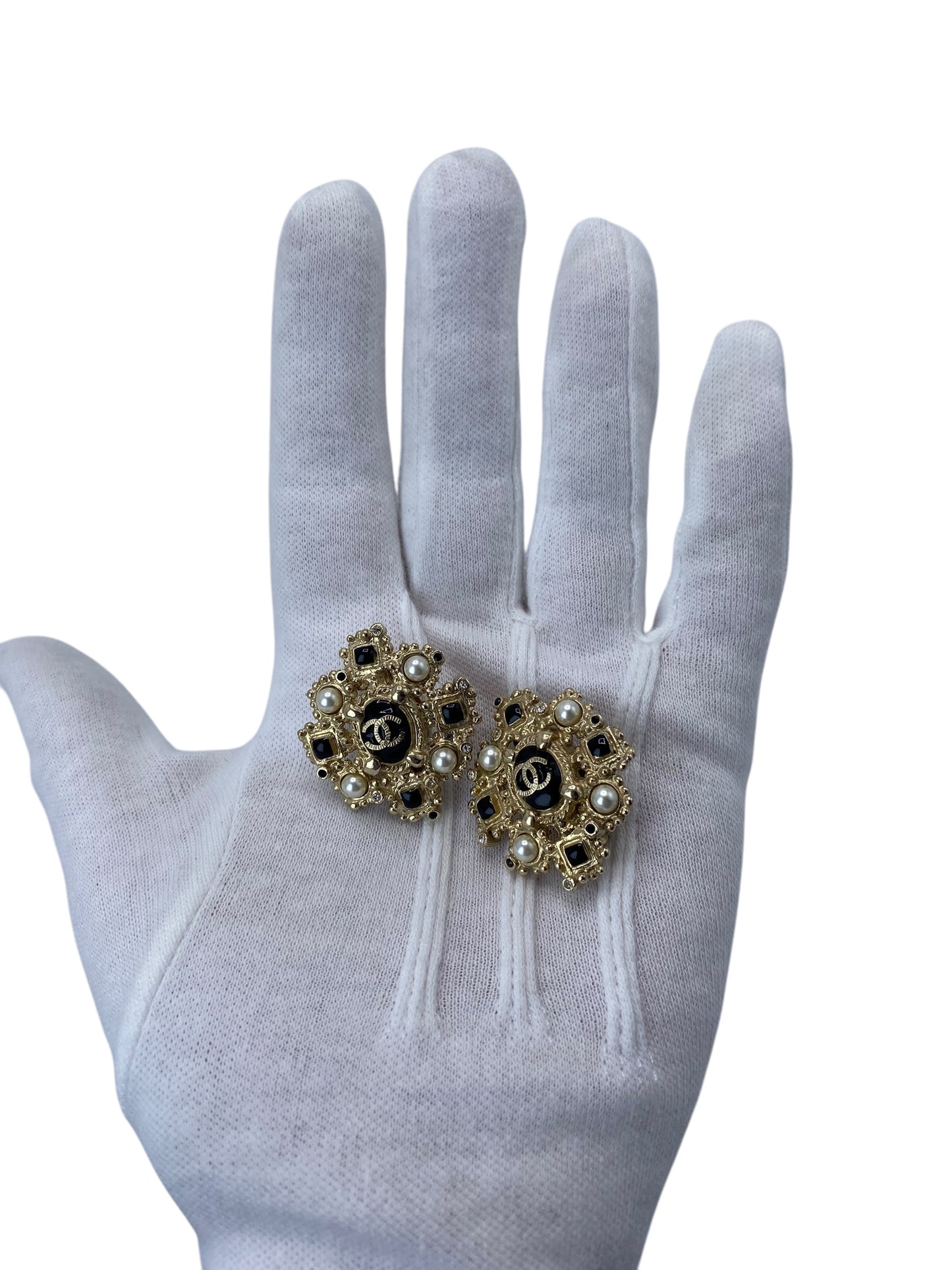 Rare Chanel 12A Paris-Bombay Large Gold Black Pearl Crystal Clip On Earrings
