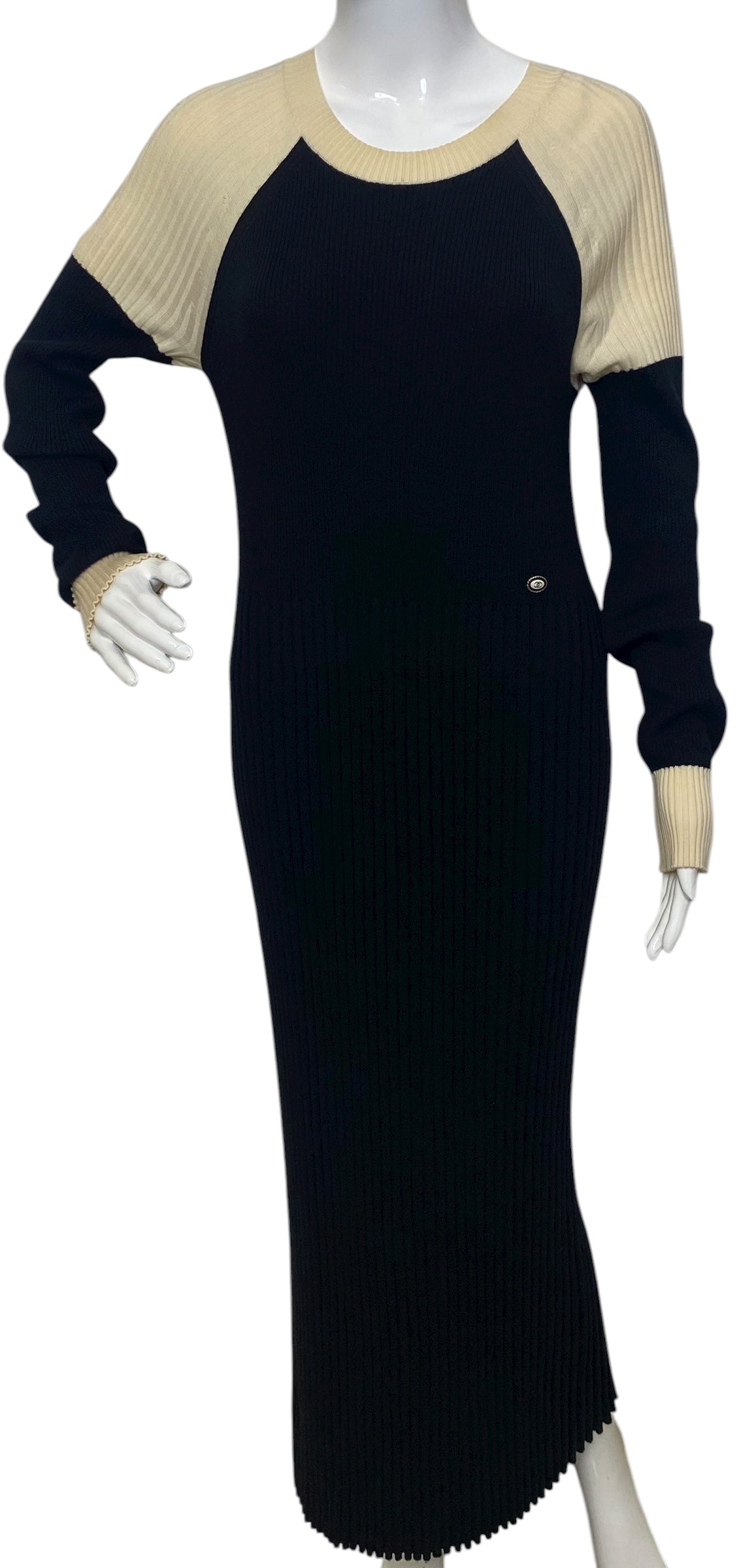 CHANEL 2019 MAXI BLACK CREAM RIBBED WOOL KNIT DRESS FR 44