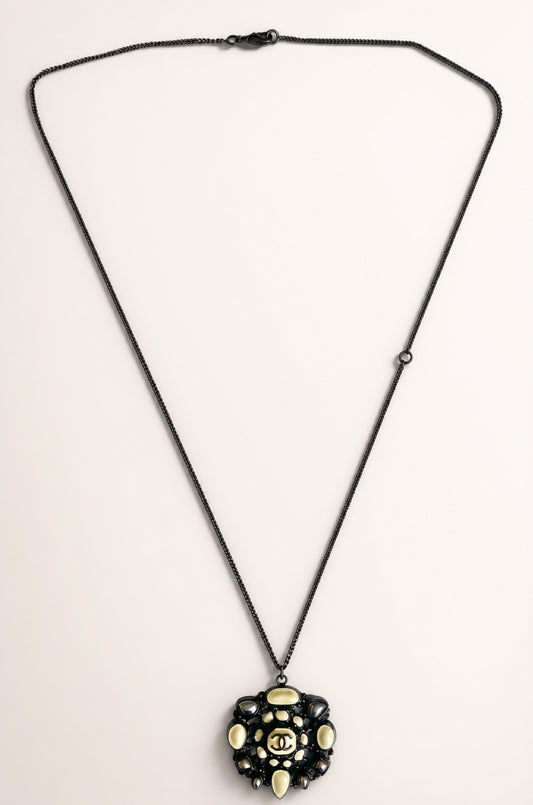 Rare Chanel 12A Paris Bombay White Metallic Grey Ruthenium Pendant Necklace