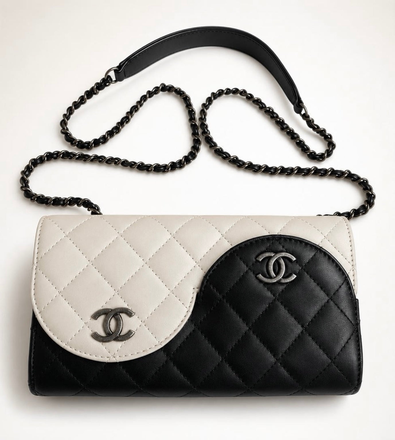 Rare Chanel 16C Paris-Seoul Small Yin Yang Flap Bag