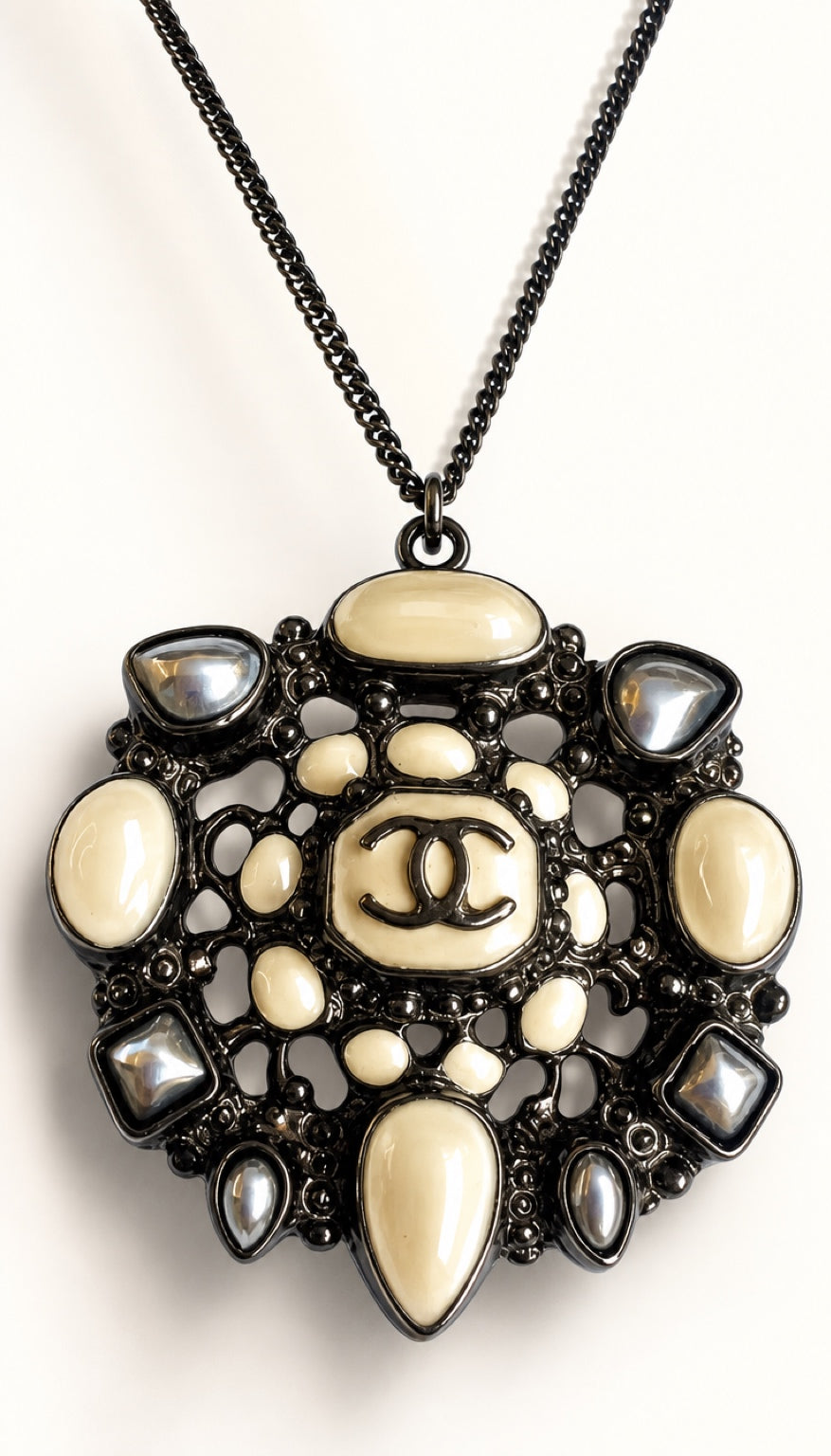 Rare Chanel 12A Paris Bombay White Metallic Grey Ruthenium Pendant Necklace