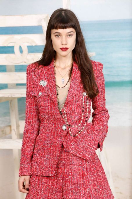 Chanel 19C La Pausa Red Tweed Pearl Jacket FR 38