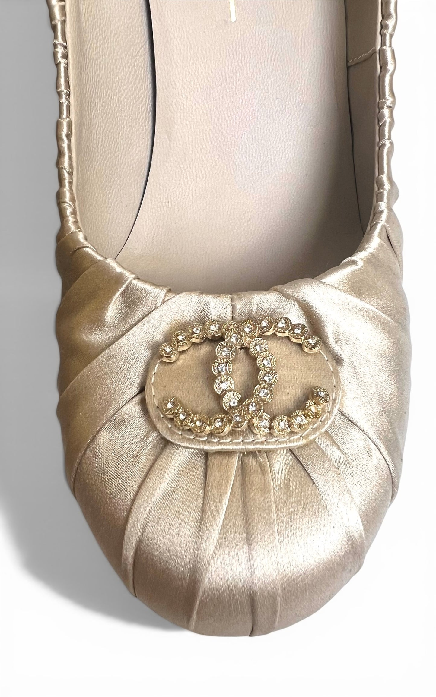 Chanel 17A Pearl Champaign Beige Rutched Satin Silk CC Pump Heels EU 37
