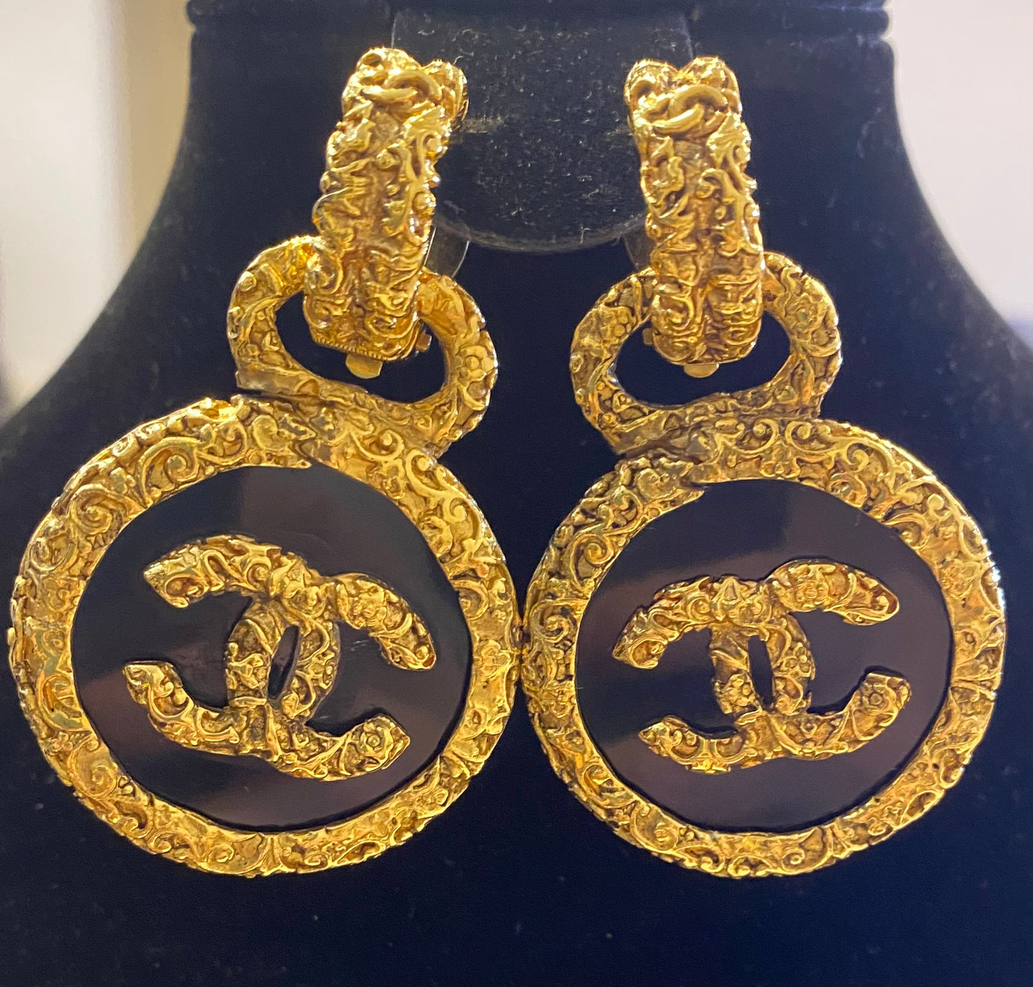 Chanel 93A Large Gold Metal Black Onyx Button Medallion Florentine Drop Dangle Clip-On Earrings