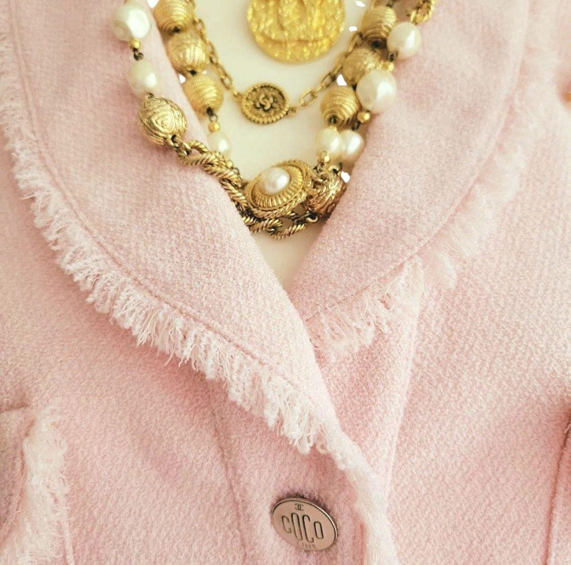 Chanel 2008 Runway Coco Line Pink Wool Boucle Short Sleeve Top Blouse Jacket FR 36