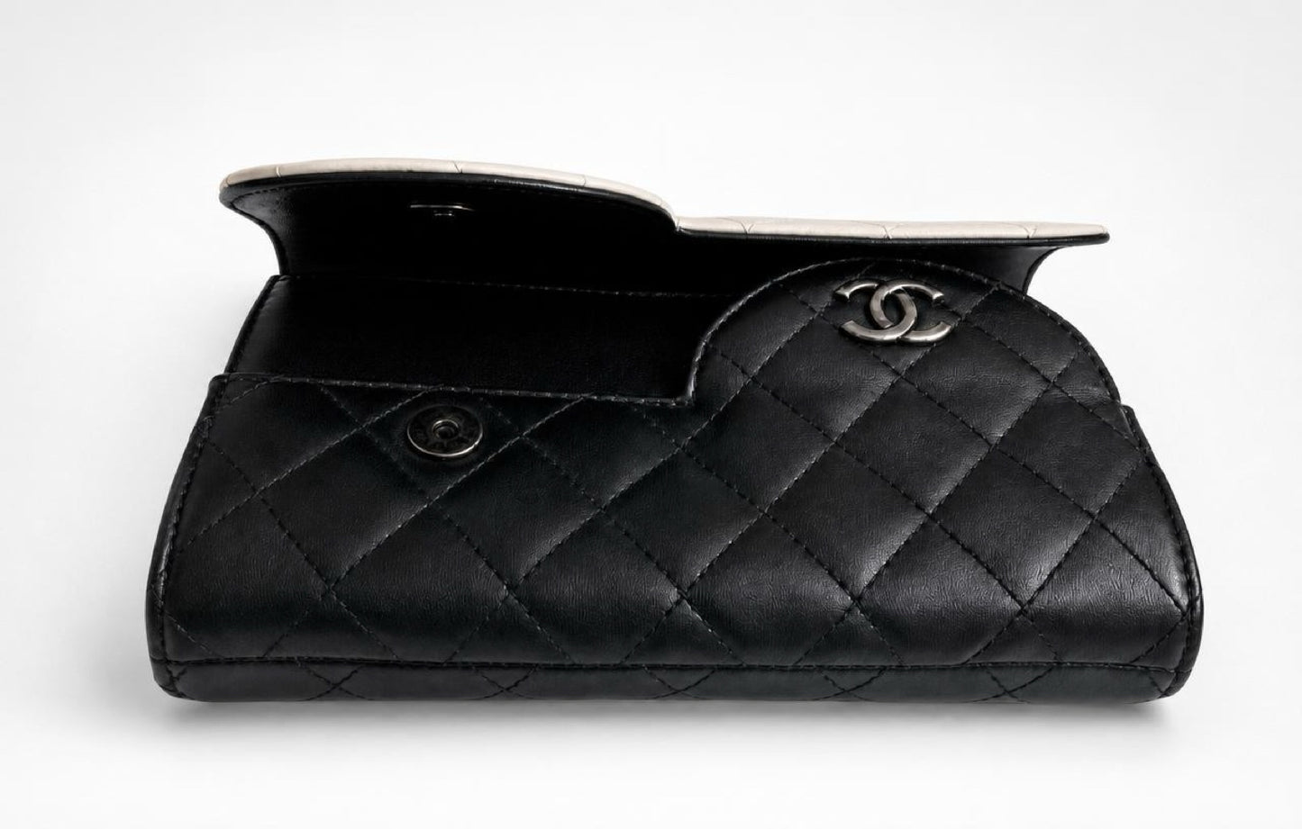 Rare Chanel 16C Paris-Seoul Small Yin Yang Flap Bag