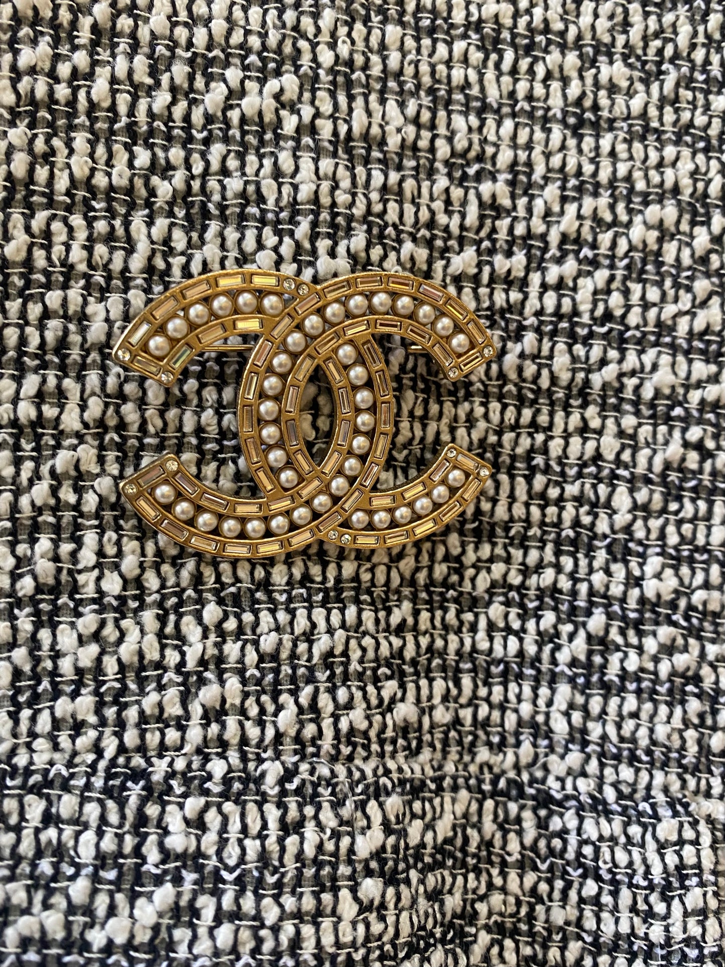 Chanel 2017 CC Pearl Crystal Baguette Gold Brooch
