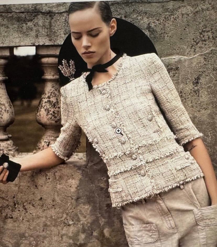 Chanel 10P Fantasy Tweed Beige Metallic Gold Jacket Skirt Suit Set FR 42/44